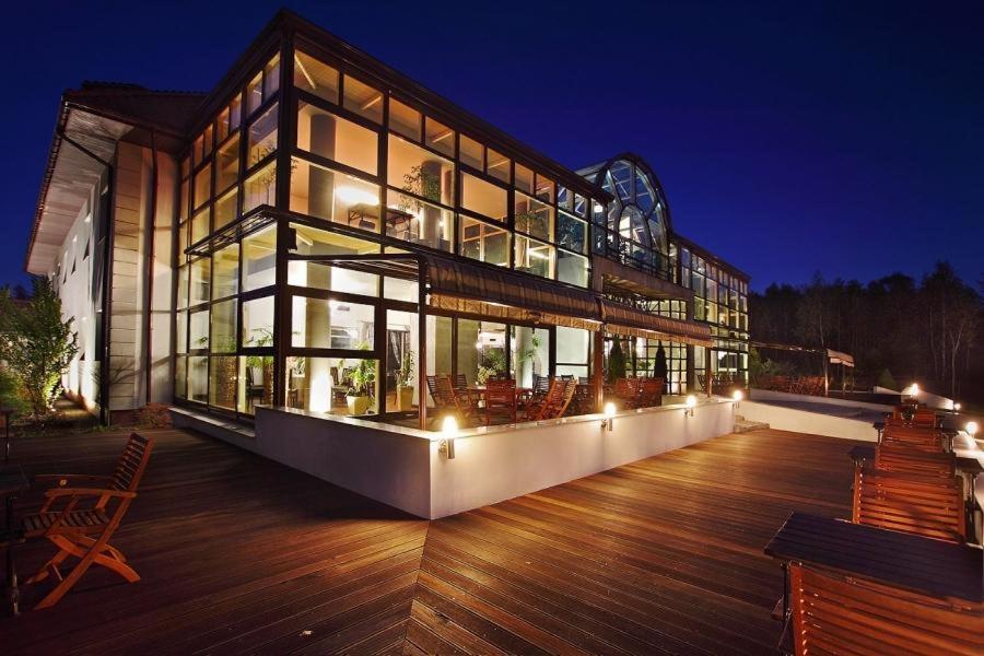 Glass Bed and breakfast *